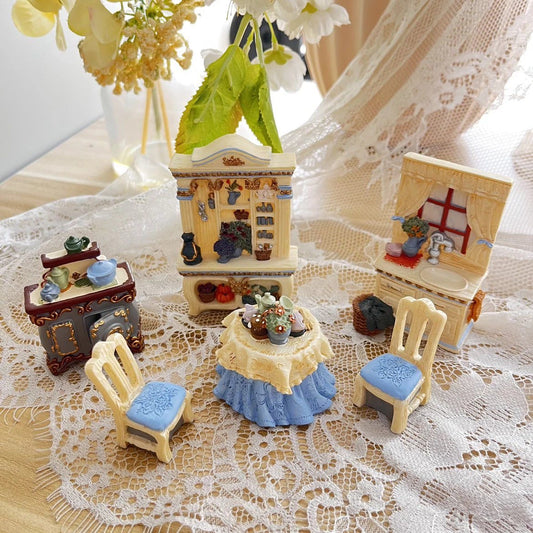 Cute Miniature Dollhouse with Kitchen Kits