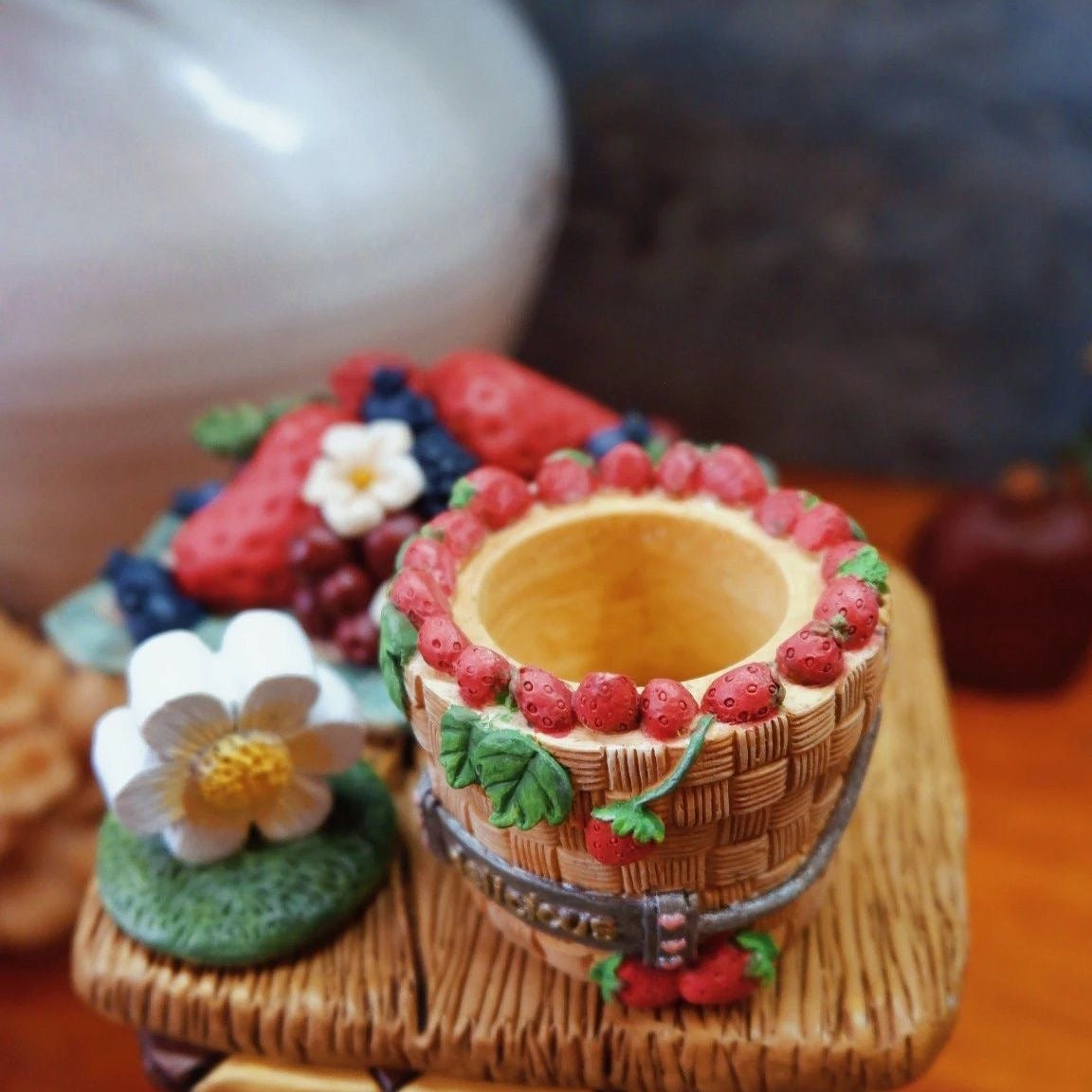 Mini Strawberry Flower Woven Storage Box